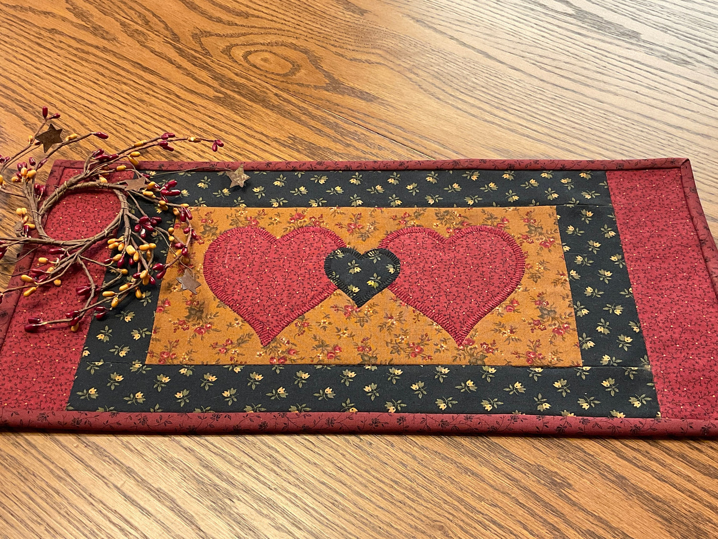 Primitive Farmhouse Valentine Table Runner Item 1826