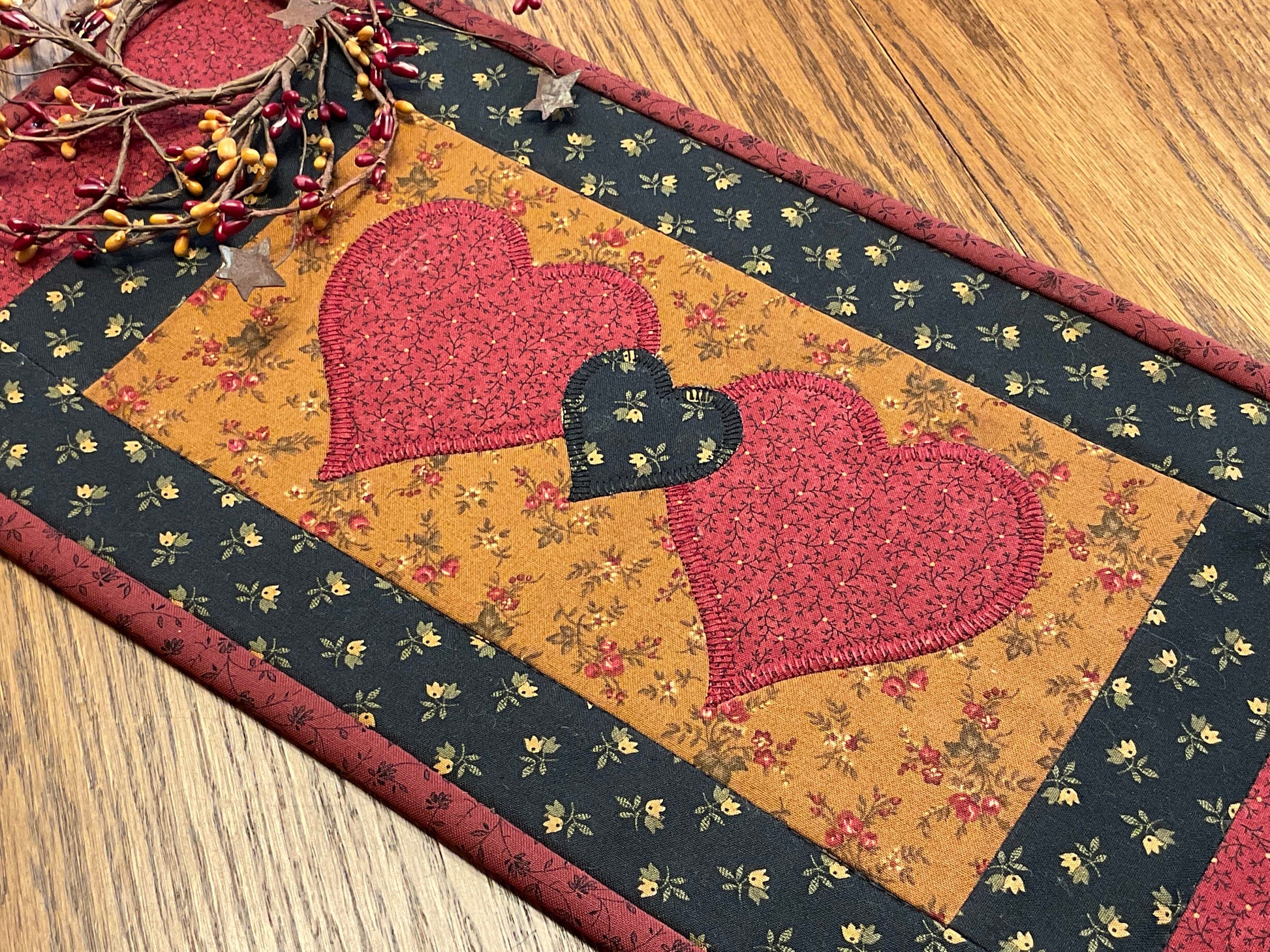 Primitive Farmhouse Valentine Table Runner Item 1826