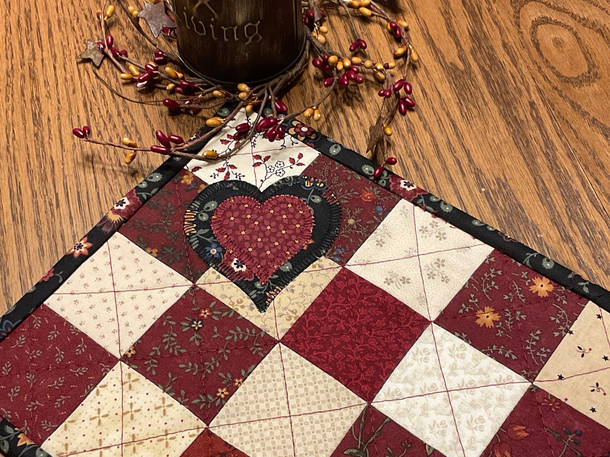 Primitive Farmhouse Valentine Heart Table Runner Item #1598