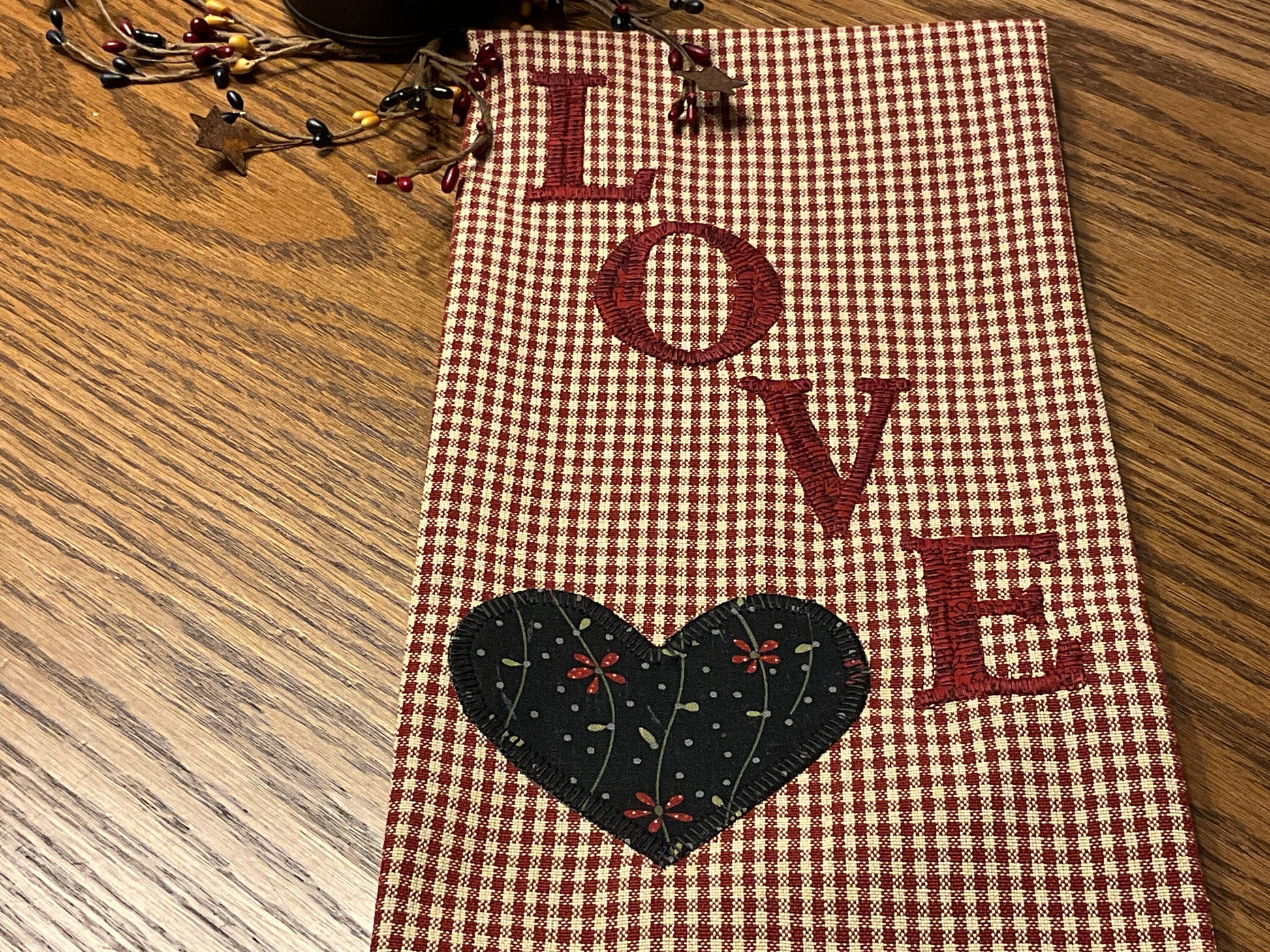 Primitive Farmhouse Valentine Towels Item #1601