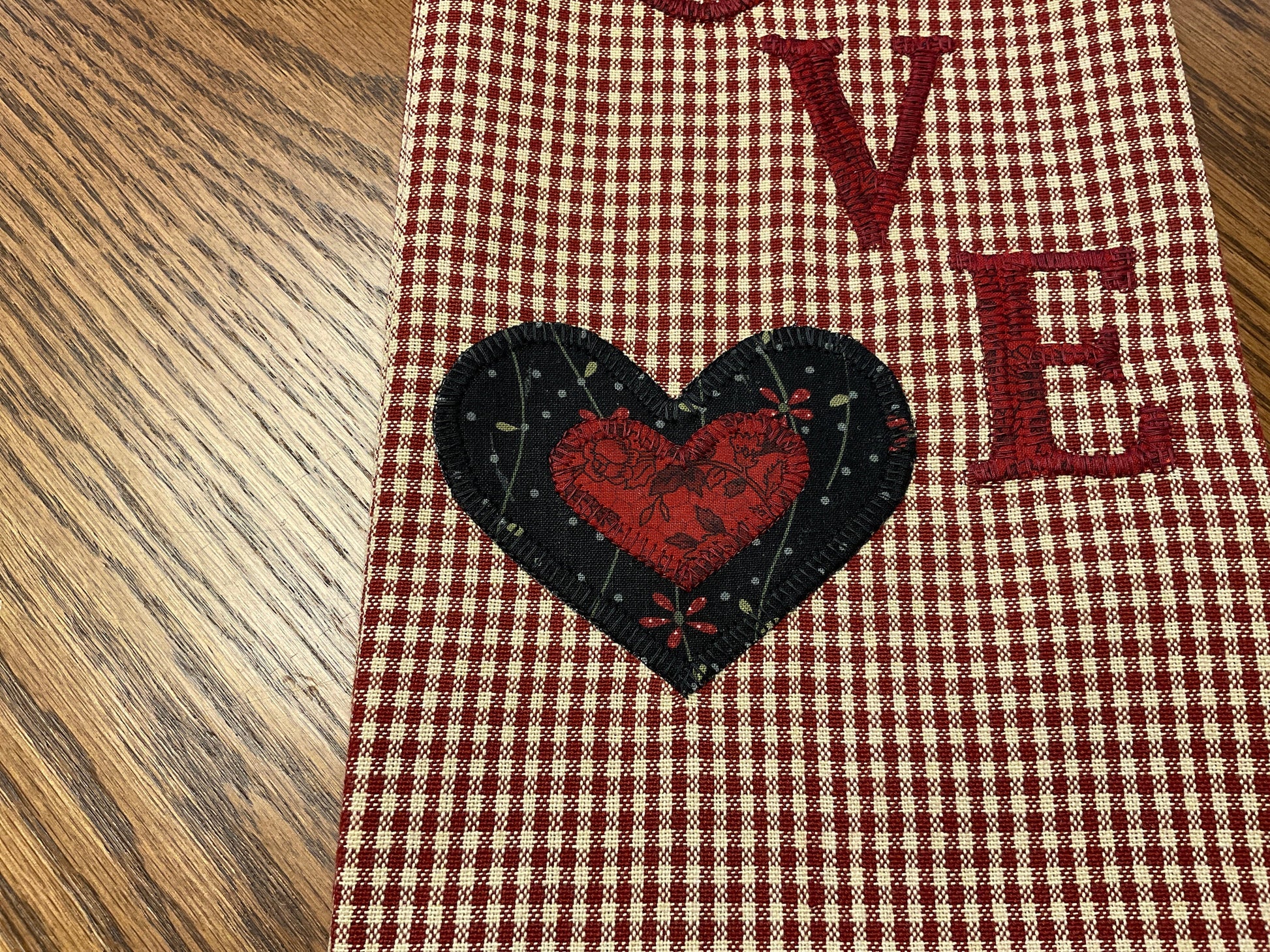 Primitive Farmhouse Valentine Towels Item #1604