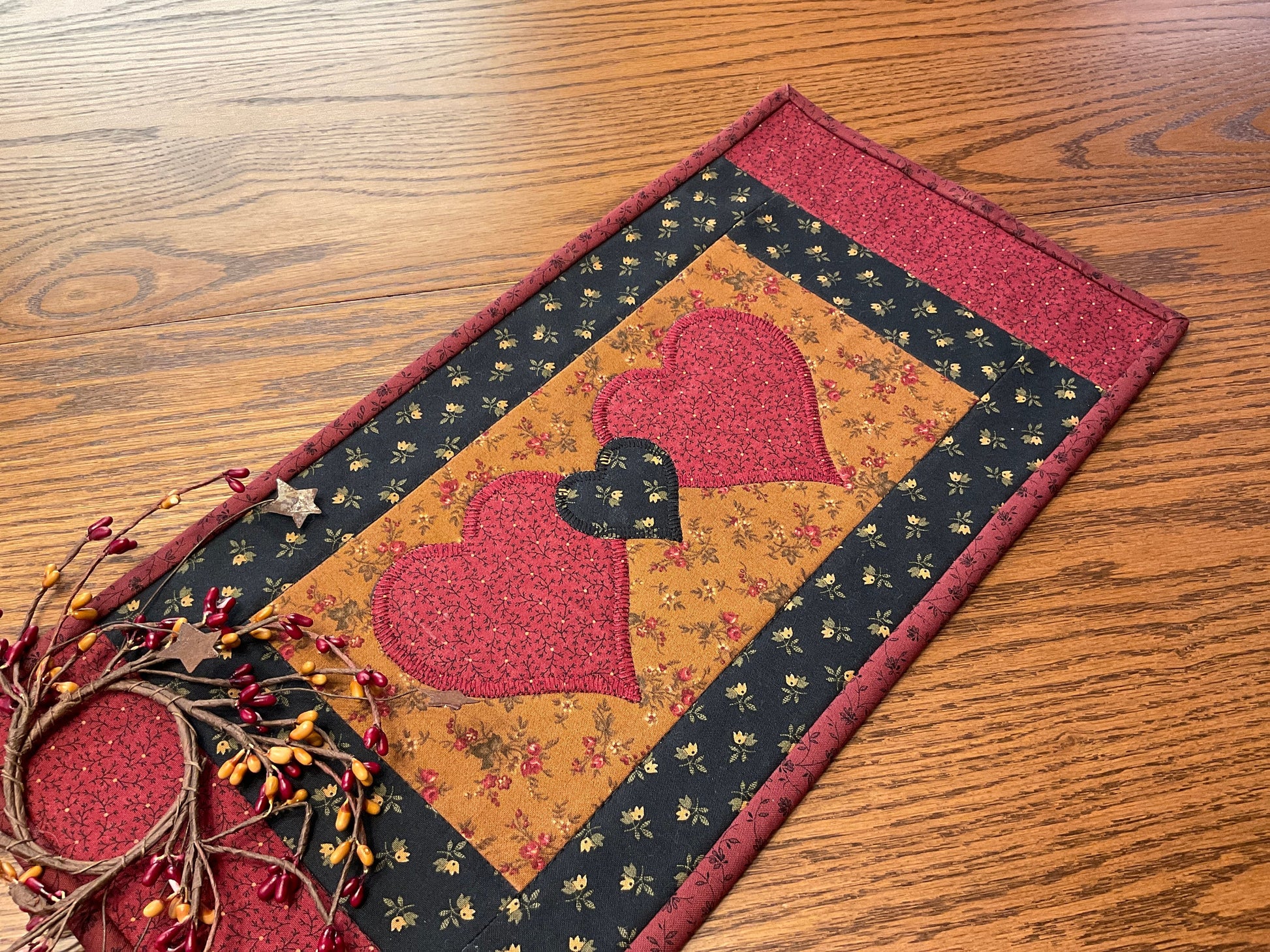 Primitive Farmhouse Valentine Table Runner Item 1826