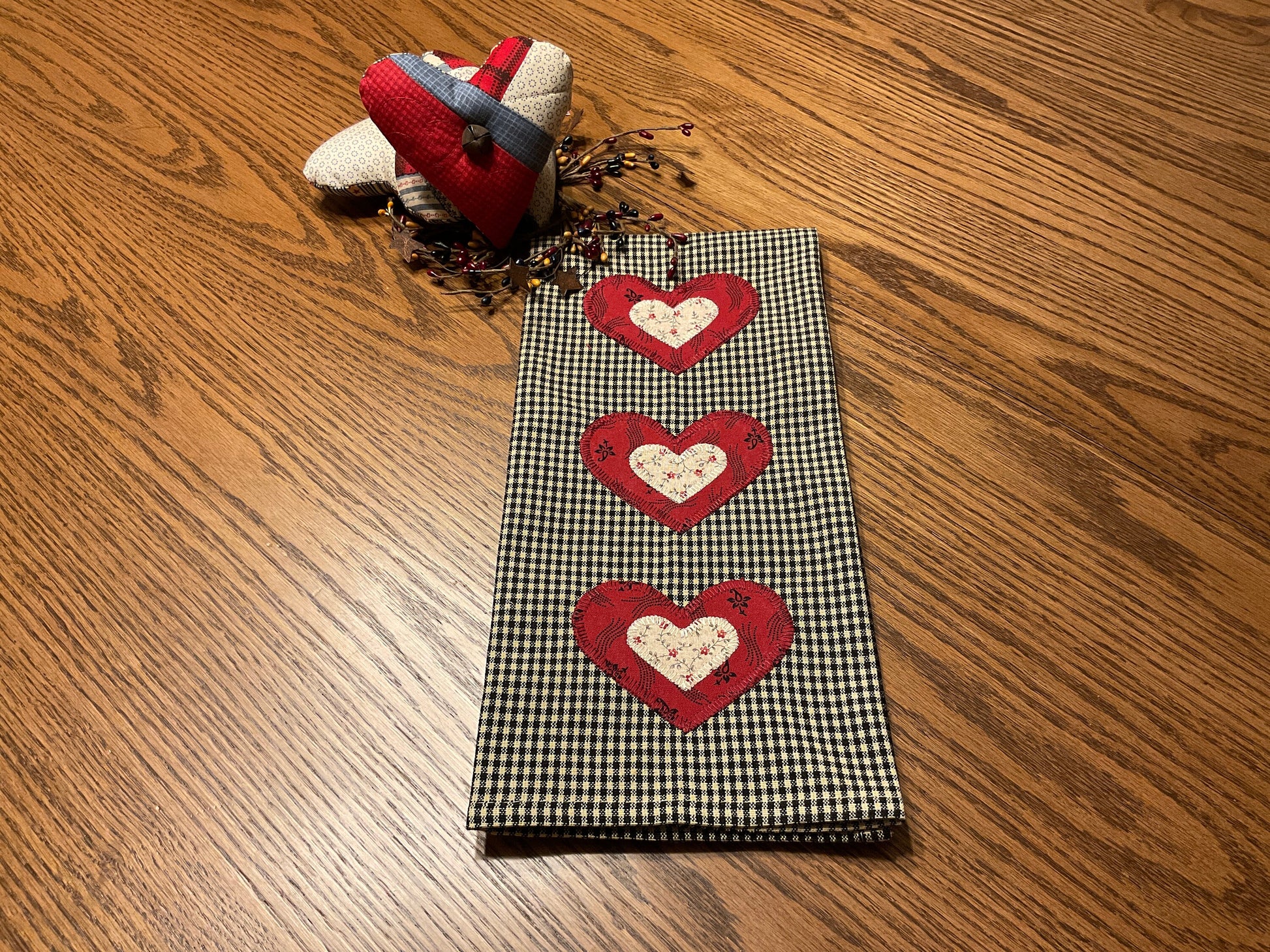 Primitive Farmhouse Valentine Hearts Towel #1621