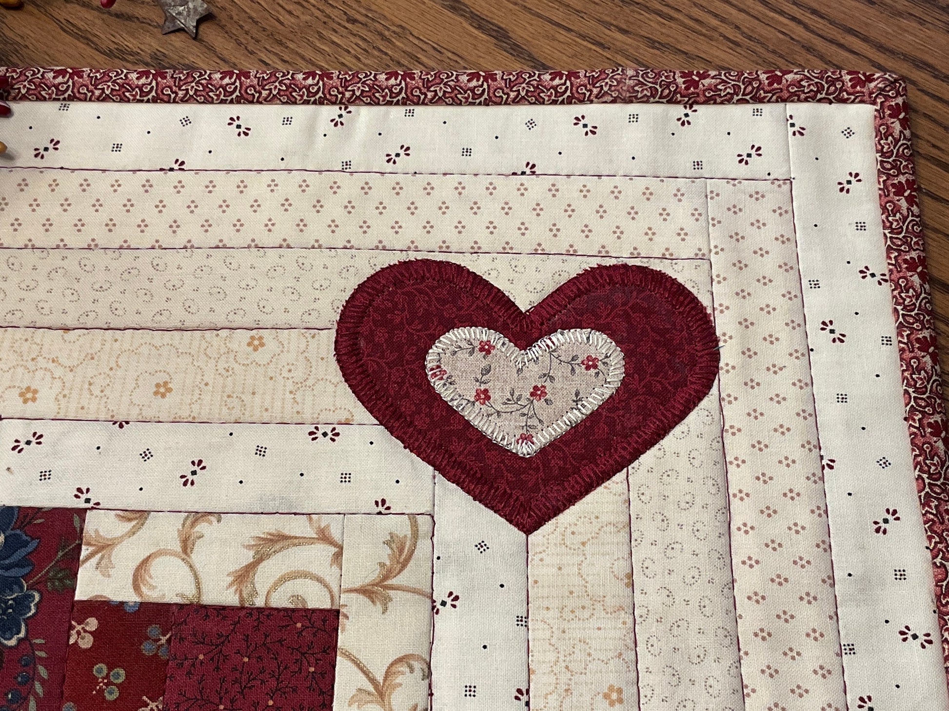 Primitive Farmhouse Log Cabin Valentine Table Topper Item #1628