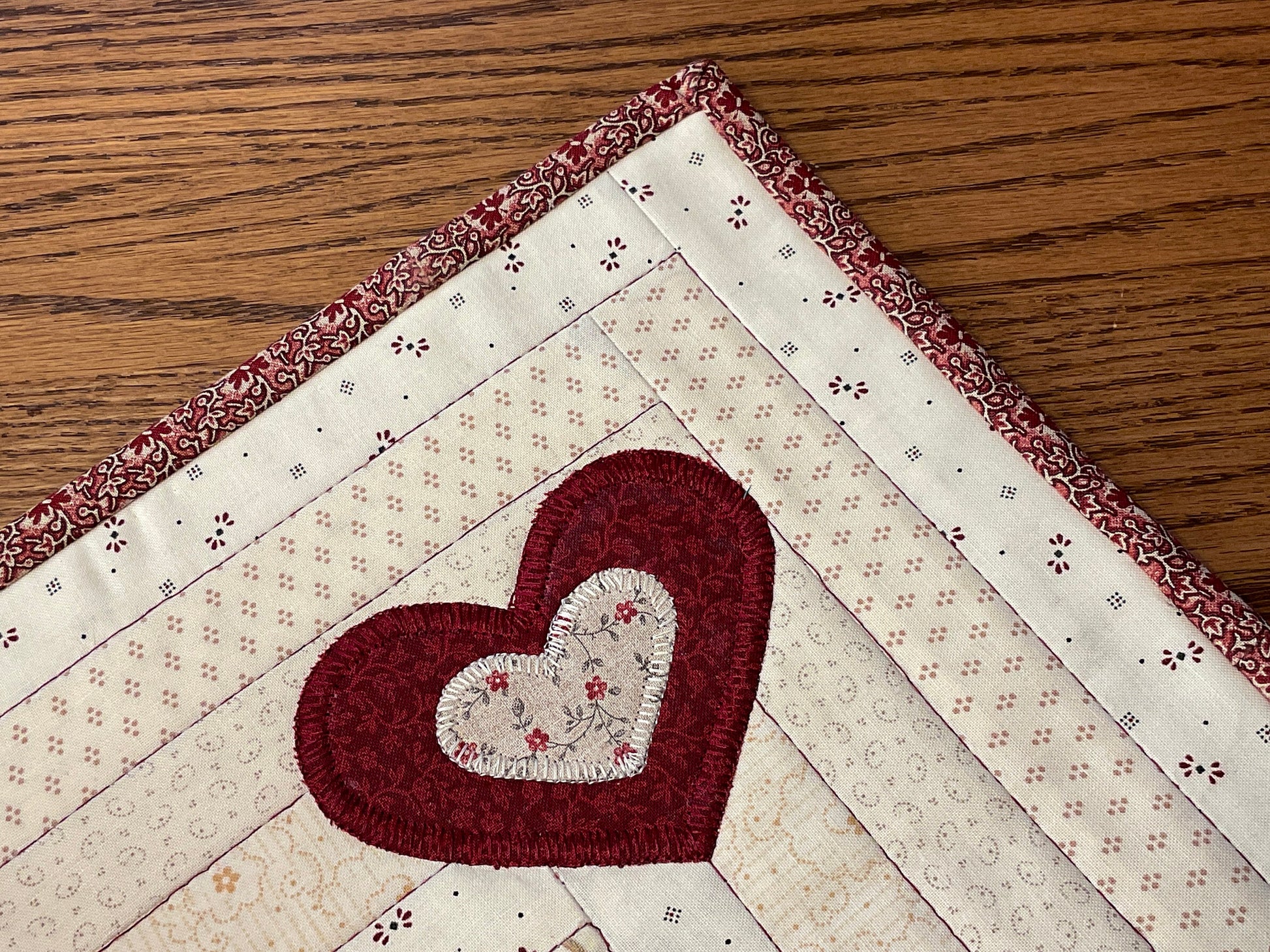 Primitive Farmhouse Log Cabin Valentine Table Topper Item #1628