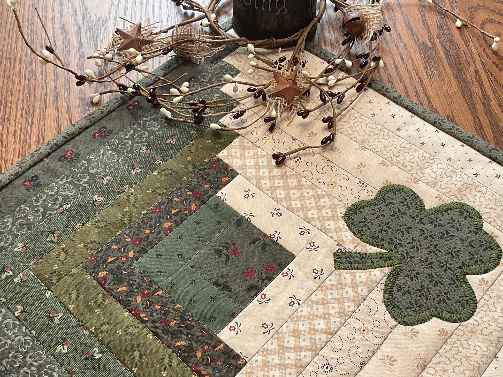 Primitive Farmhouse Log Cabin St.Patrick’s Table Topper Item #1630