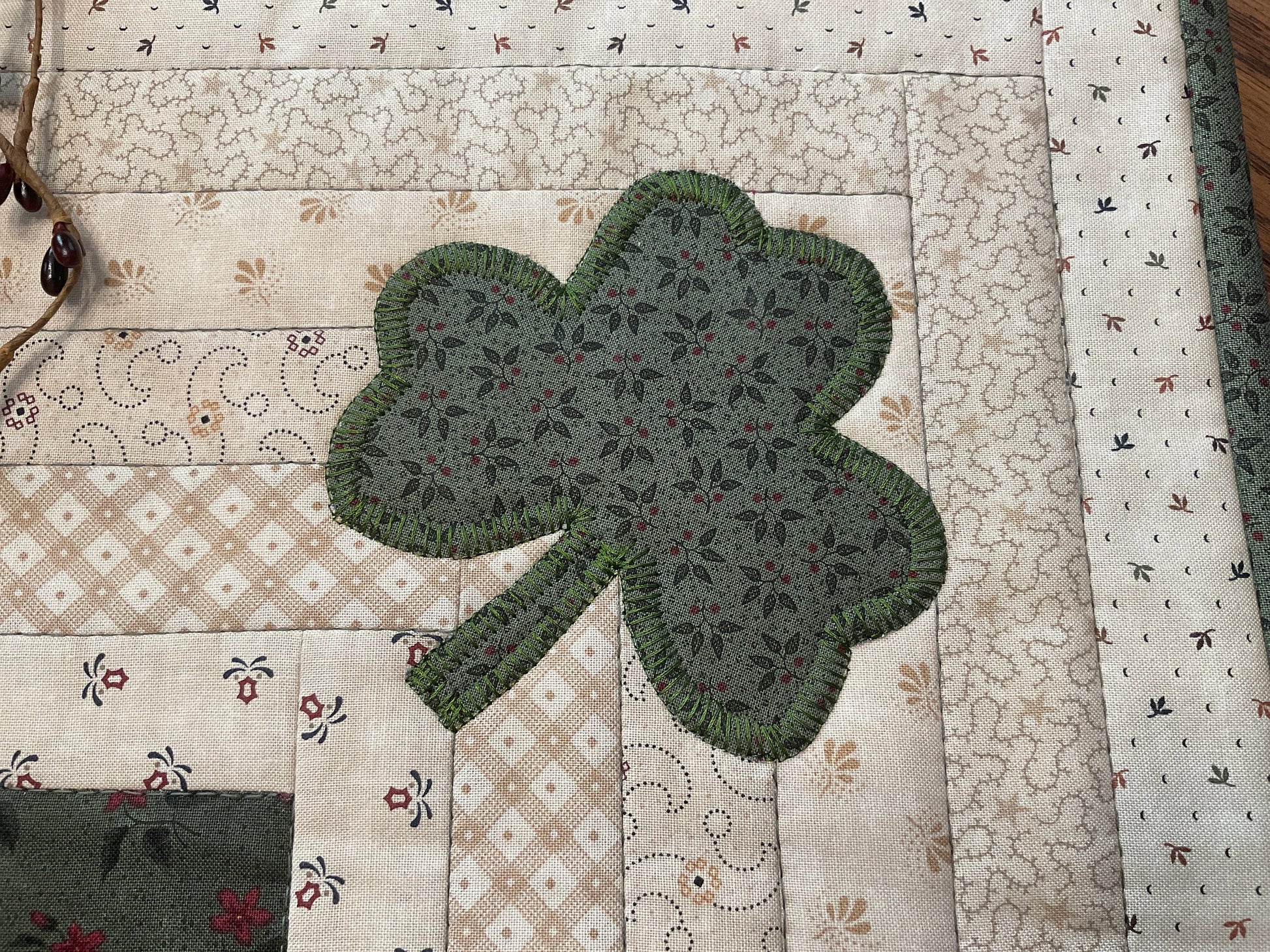 Primitive Farmhouse Log Cabin St.Patrick’s Table Topper Item #1630