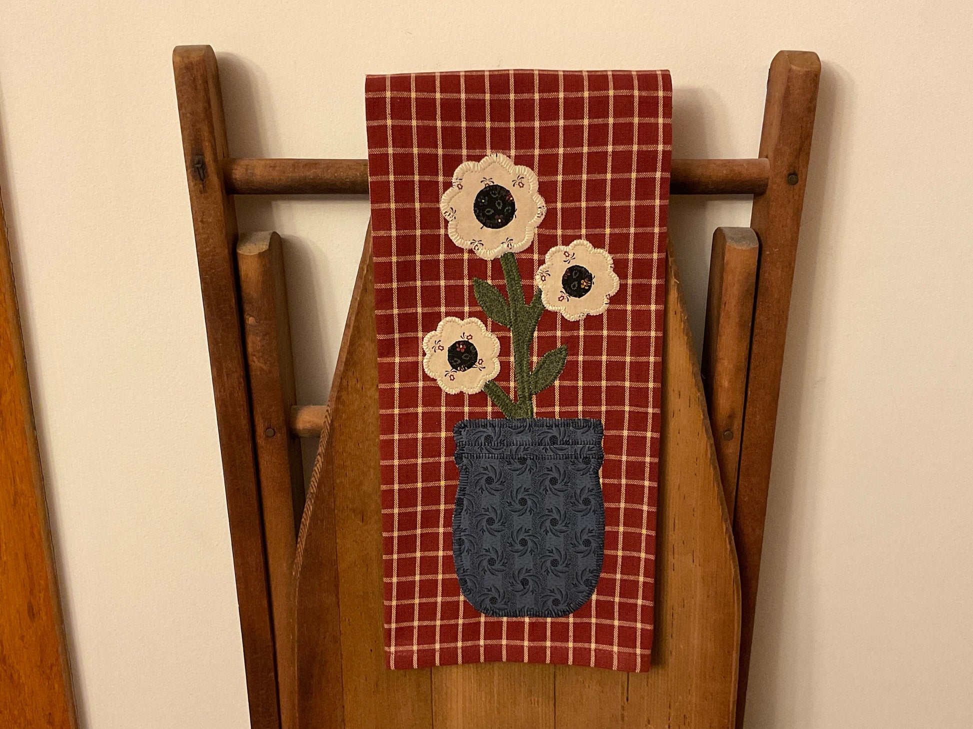 Primitive Farmhouse Spring Flowers Towel Item #1692