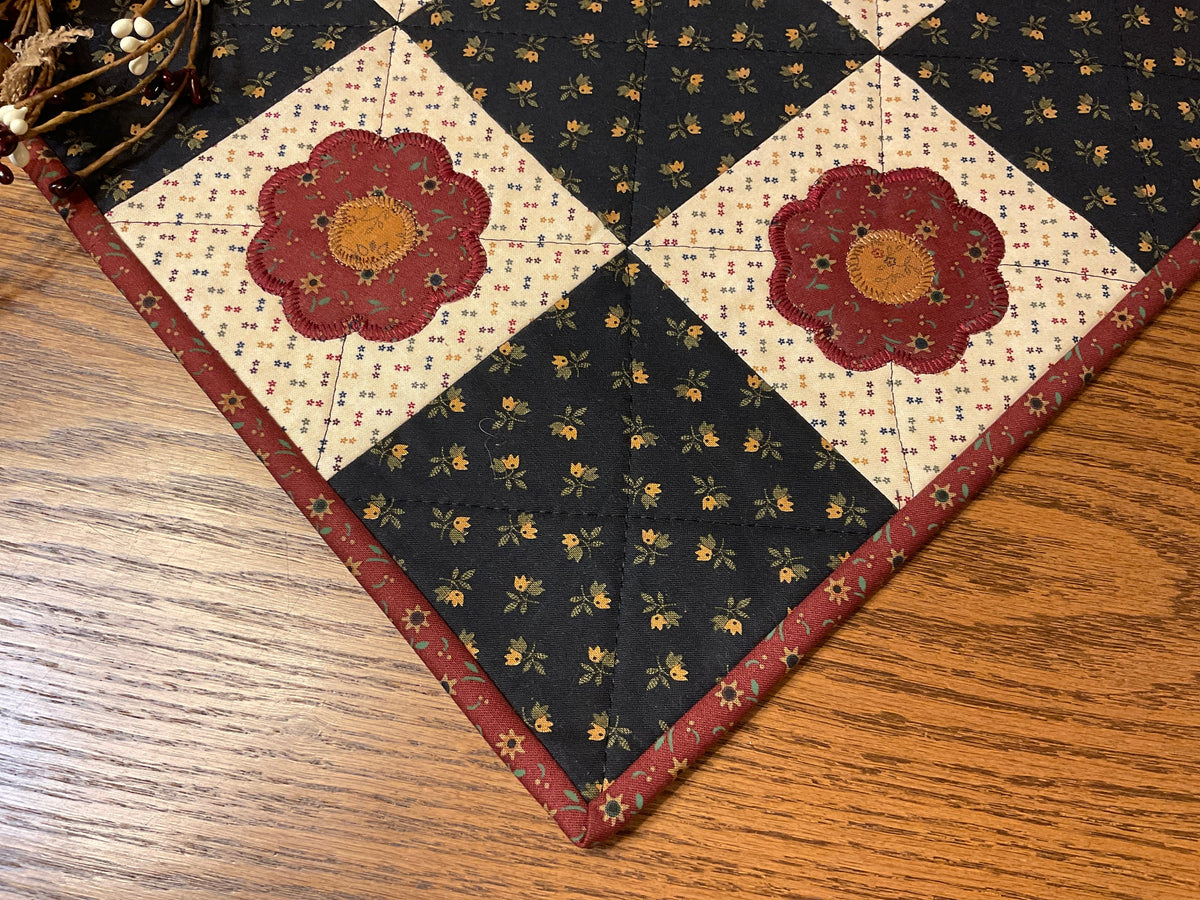 Primitive Farmhouse Flower Table Topper Item #1669 – Farmhouse Quilting Co