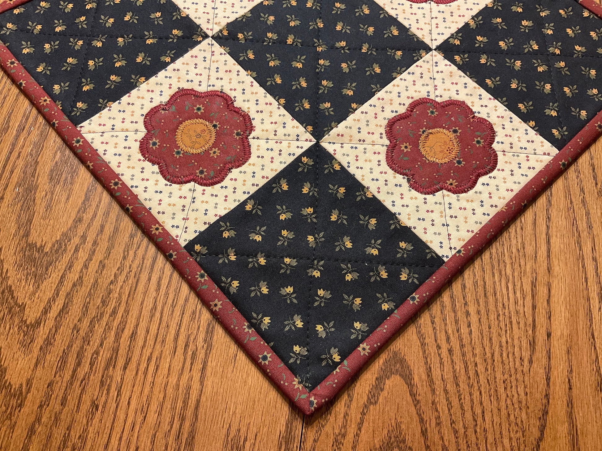 Primitive Farmhouse Flower Table Topper Item #1695