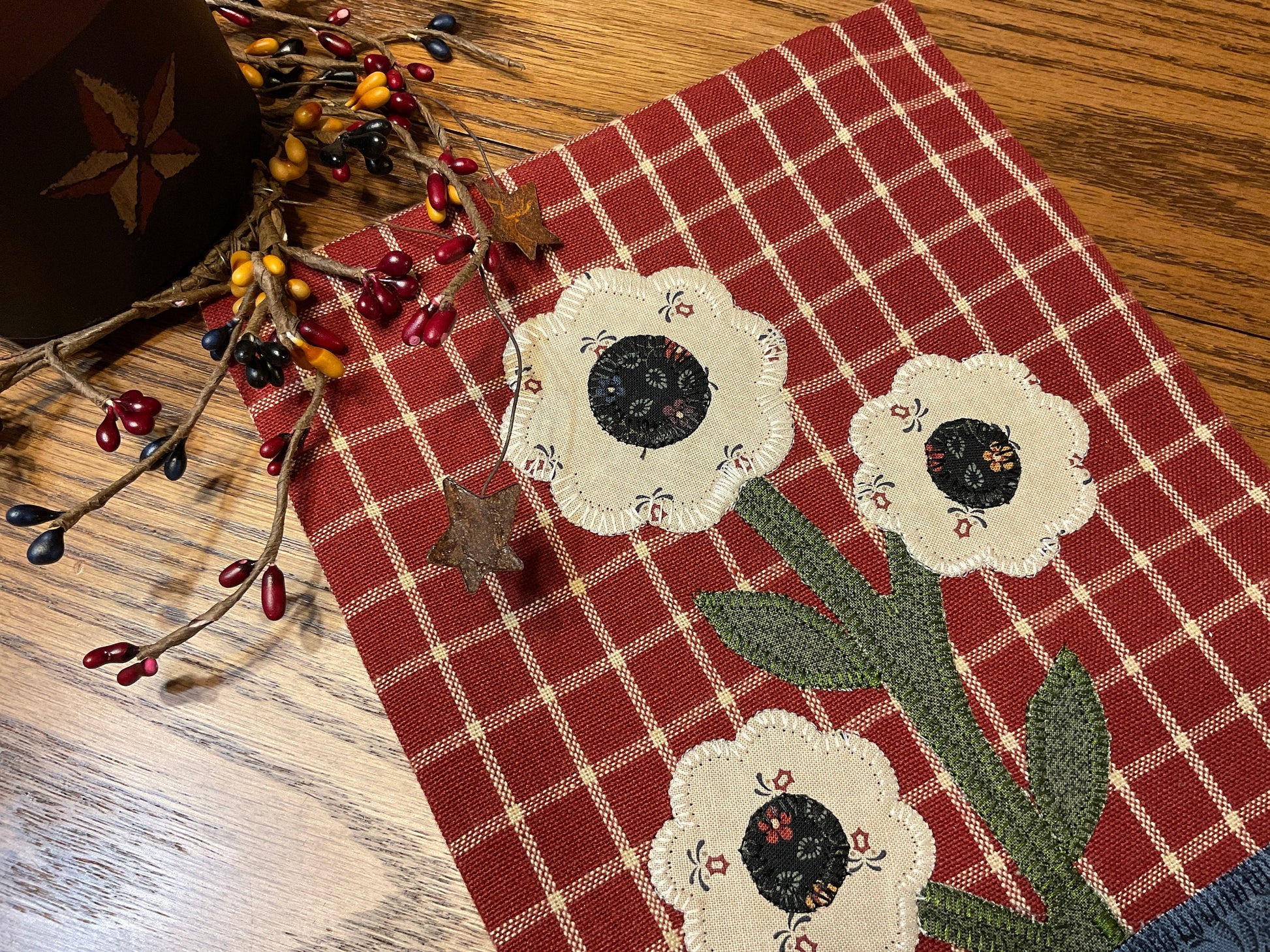 Primitive Farmhouse Spring Flowers Towel Item #1692