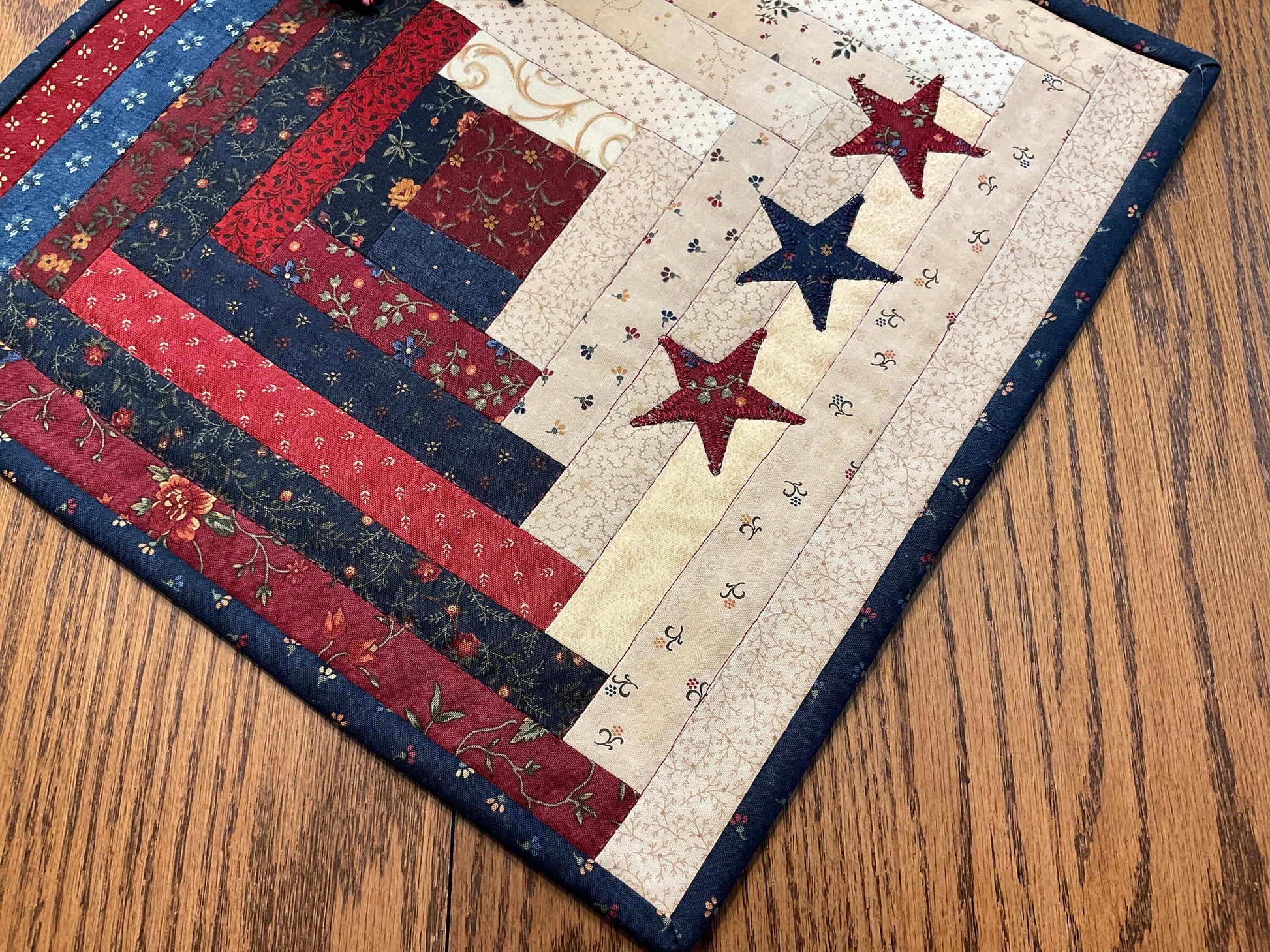 Primitive Farmhouse  Patriotic Log Cabin Table Topper Item #1697