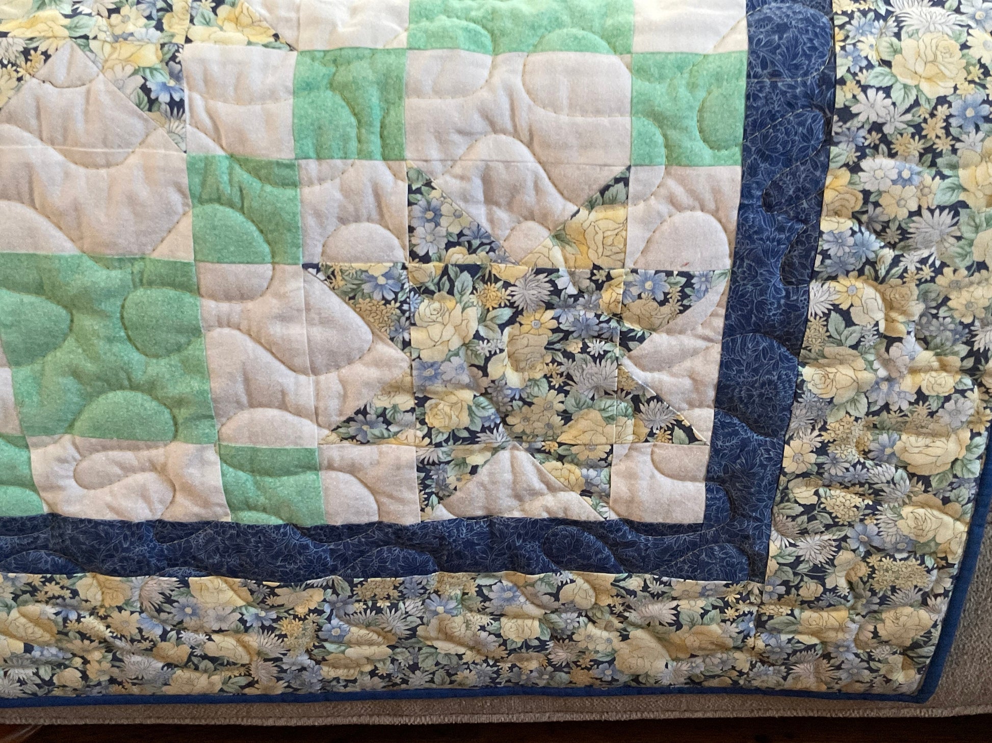 Primitive Farmhouse Summer Lap Quilt Item #1736