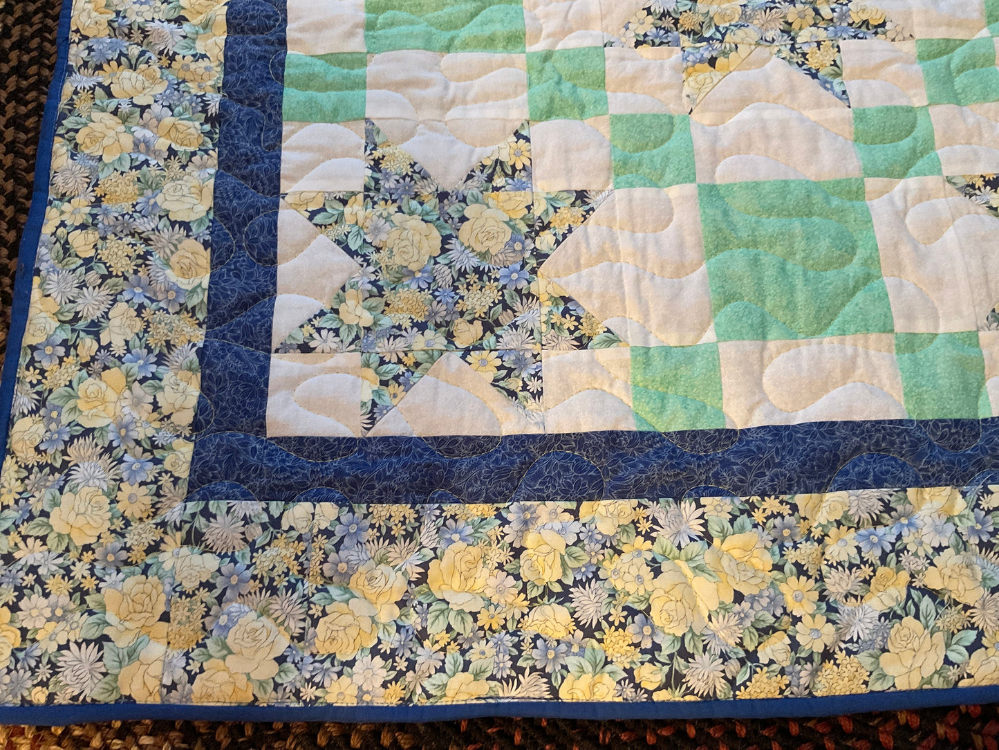 Primitive Farmhouse Summer Lap Quilt Item #1736