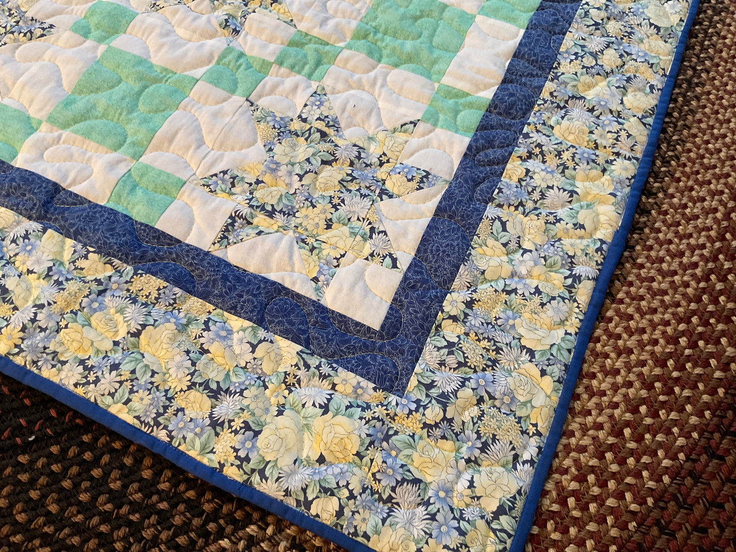 Primitive Farmhouse Summer Lap Quilt Item #1736