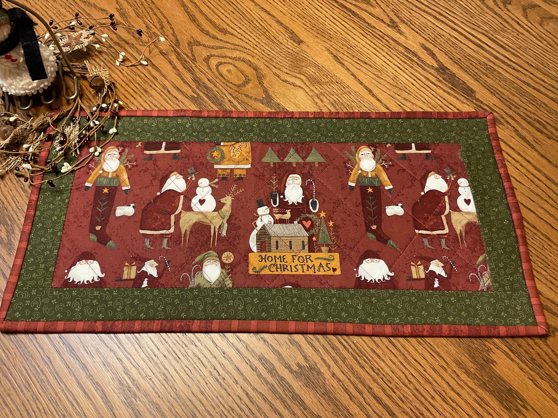 Christmas Primitive Farmhouse Santa Table Runner Item #1817