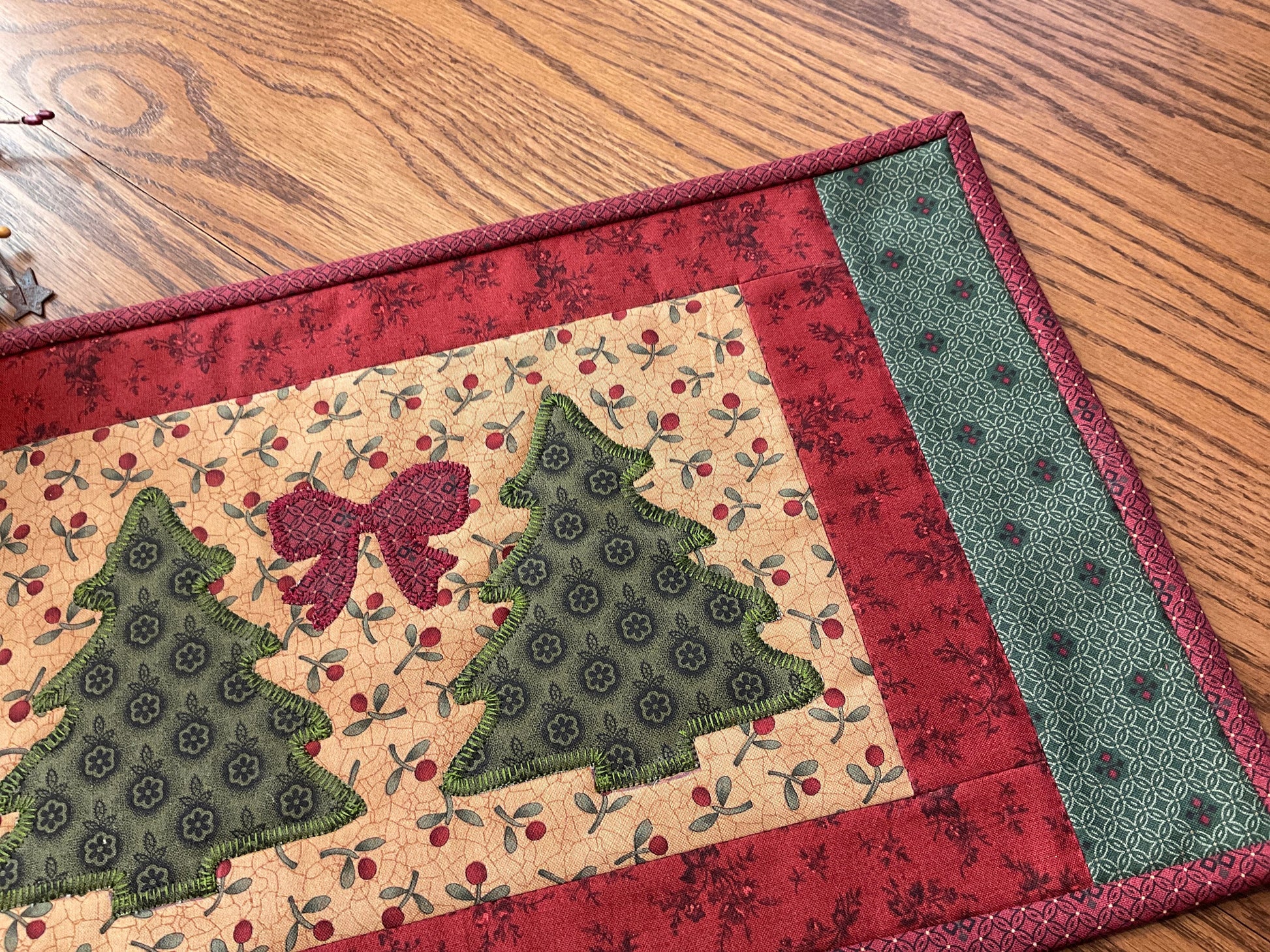 Christmas Primitive Farmhouse Table Runner Item #1785