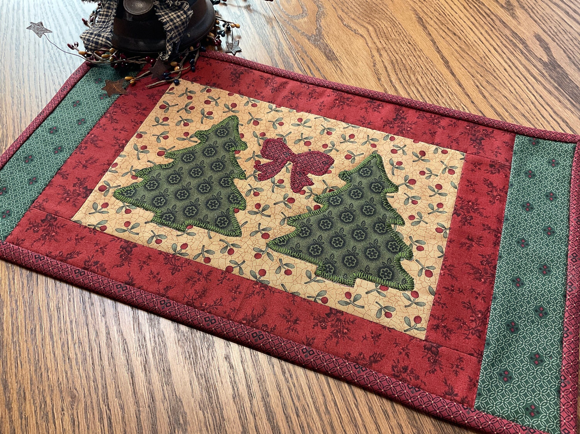 Christmas Primitive Farmhouse Table Runner Item #1785