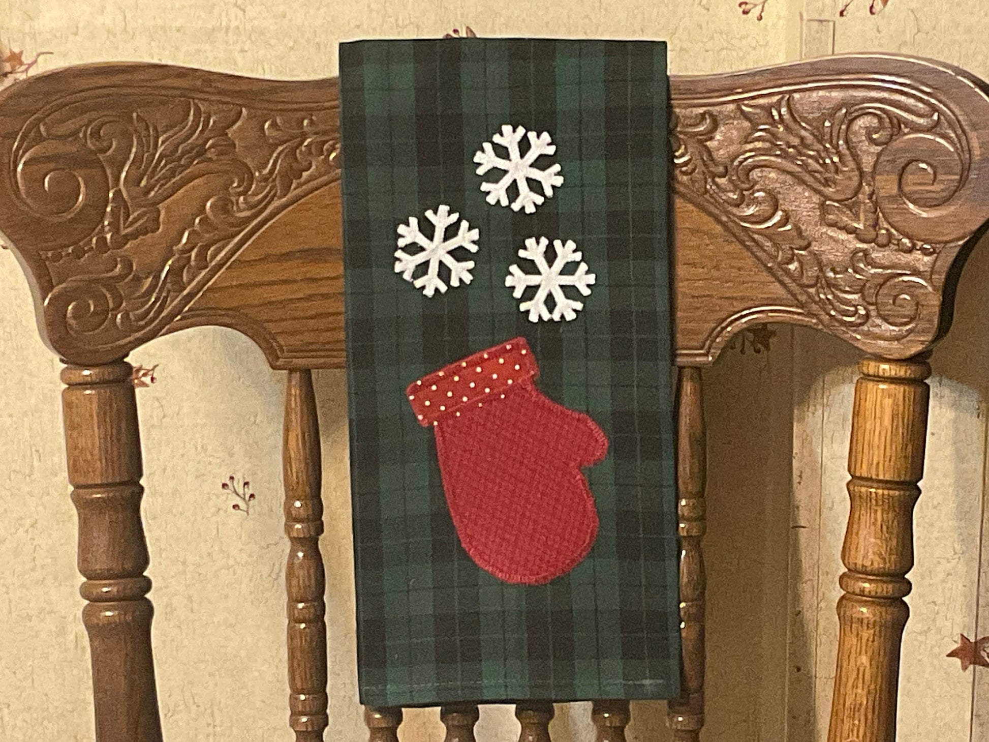 Christmas Mitten and Snowflakes Primitive Farmhouse Towel Item #1814