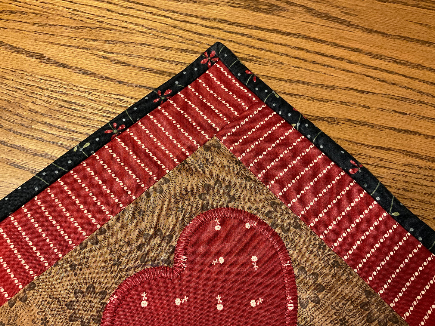 Valentine Primitive Farmhouse Heart Table Runner Item 1837