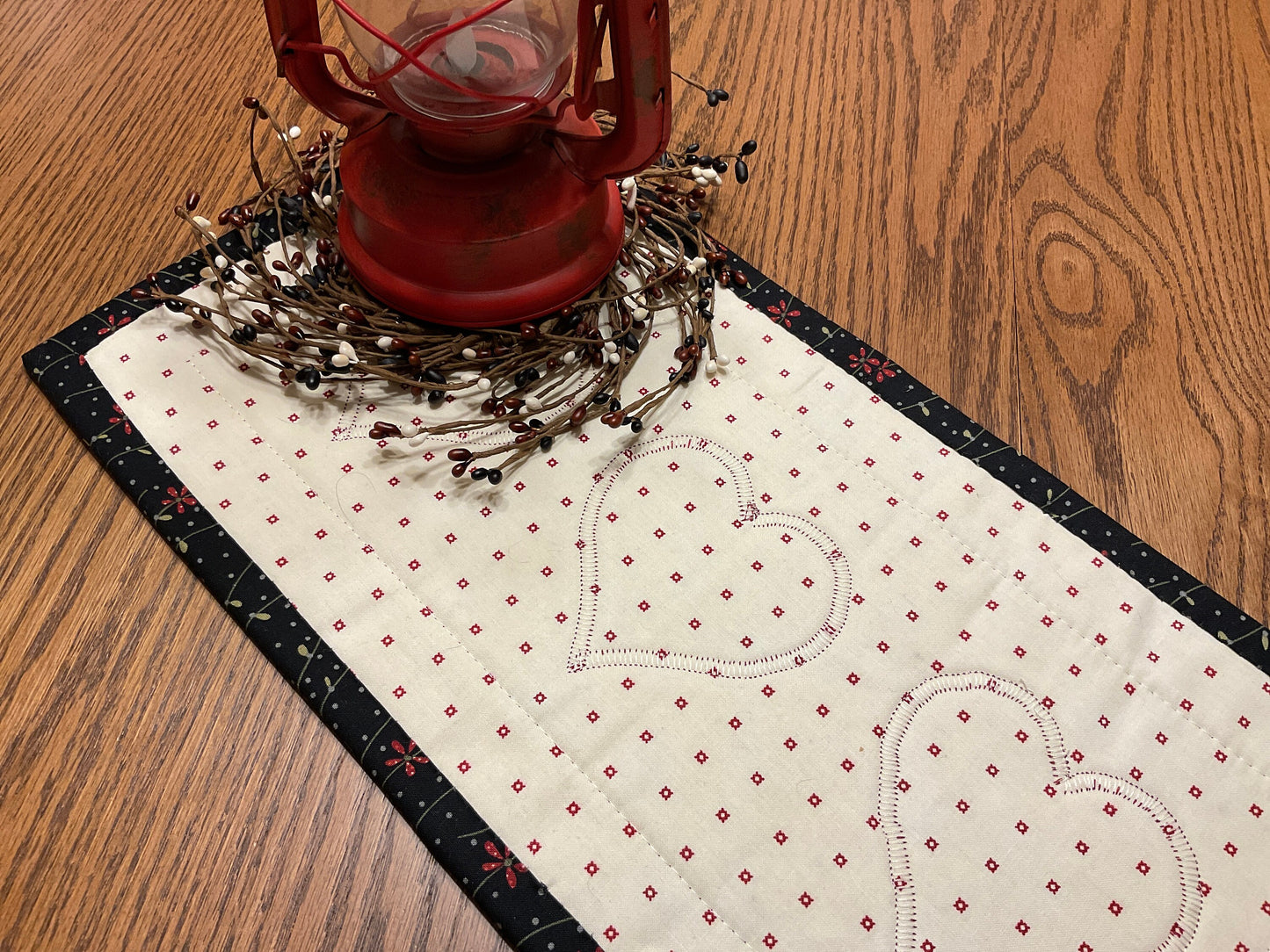 Valentine Primitive Farmhouse Heart Table Runner Item 1837