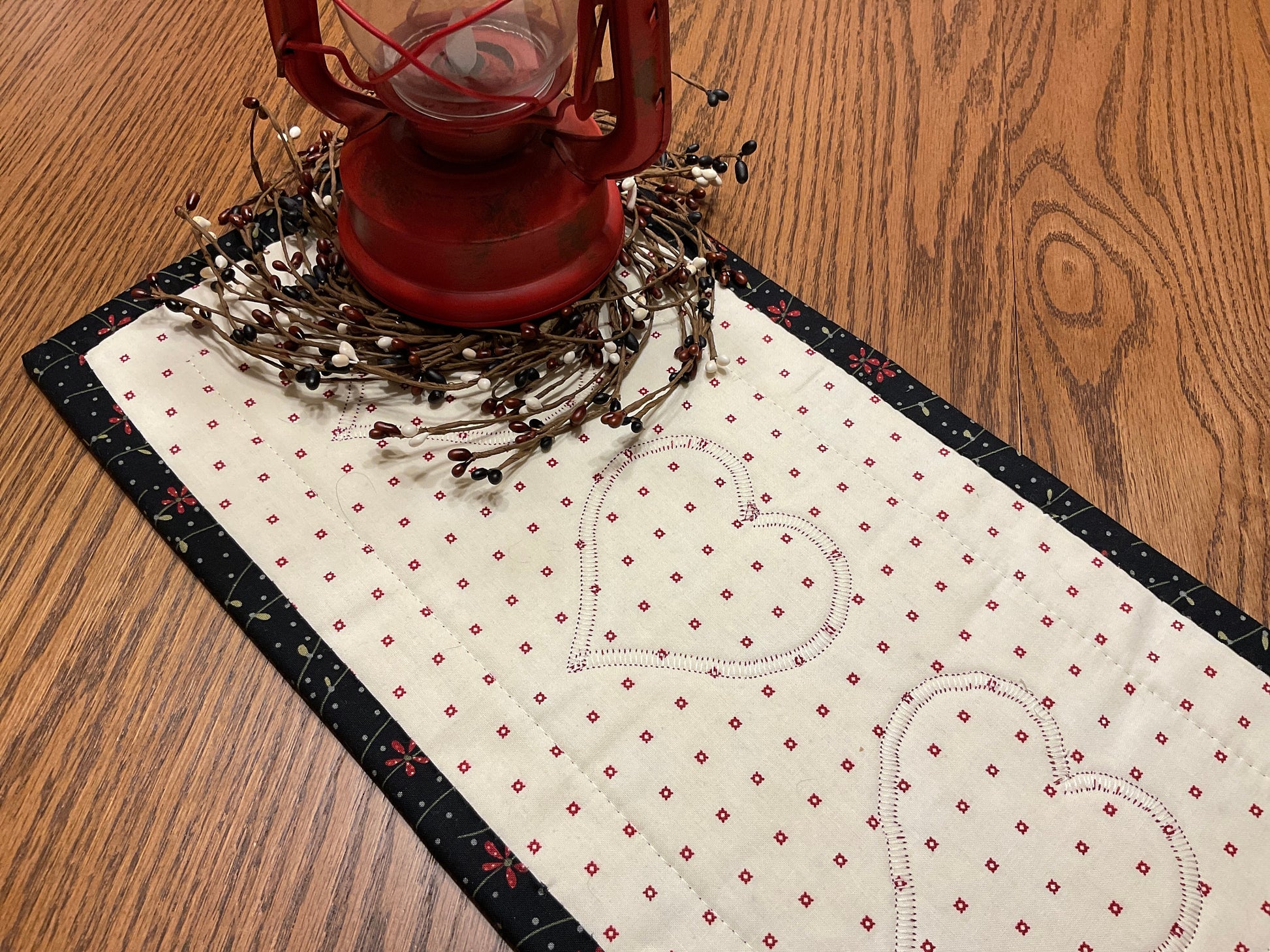 Valentine Primitive Farmhouse Heart Table Runner Item 1842