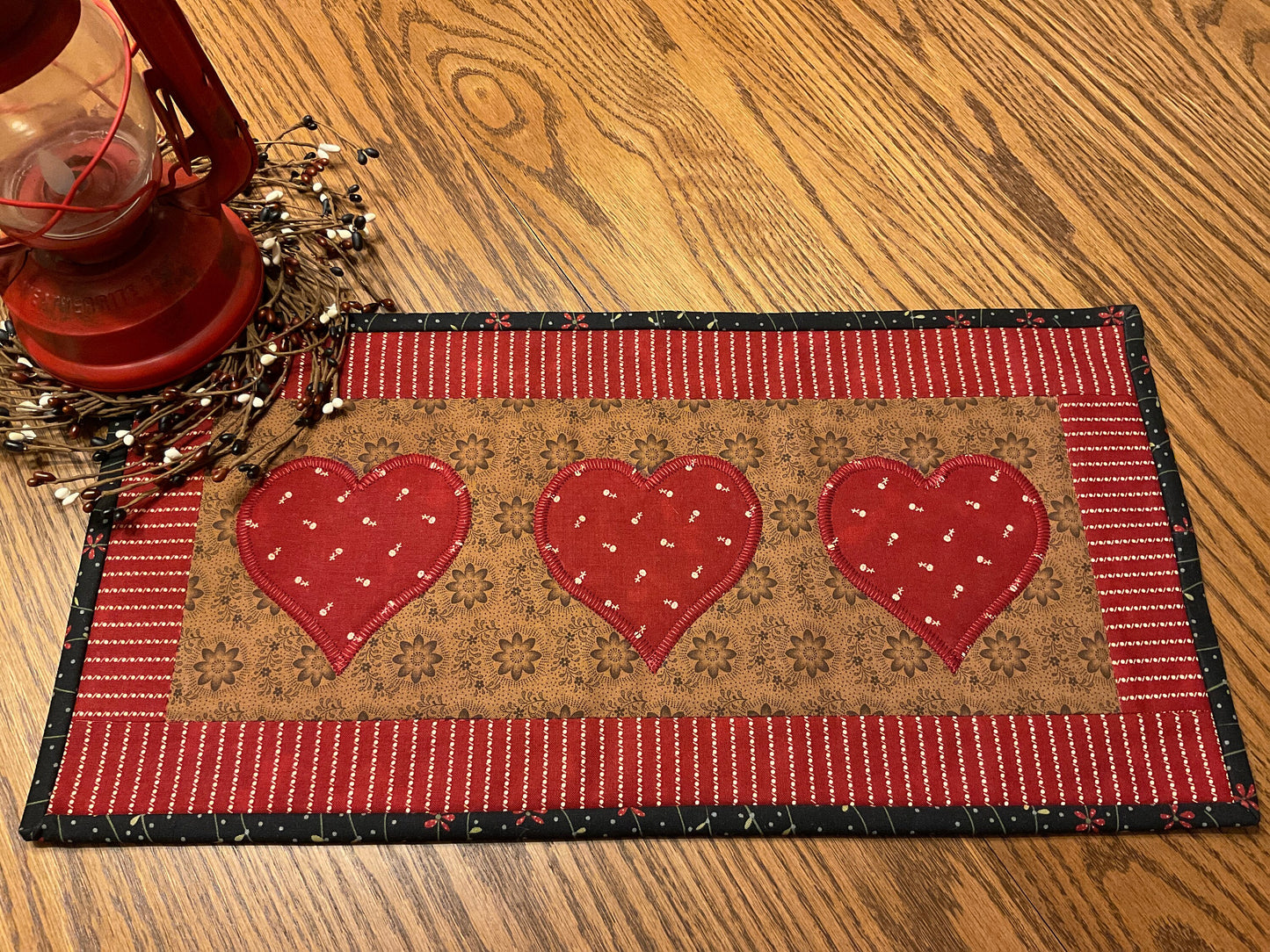 Valentine Primitive Farmhouse Heart Table Runner Item 1837