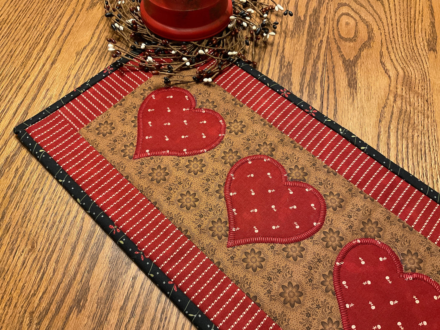 Valentine Primitive Farmhouse Heart Table Runner Item 1837