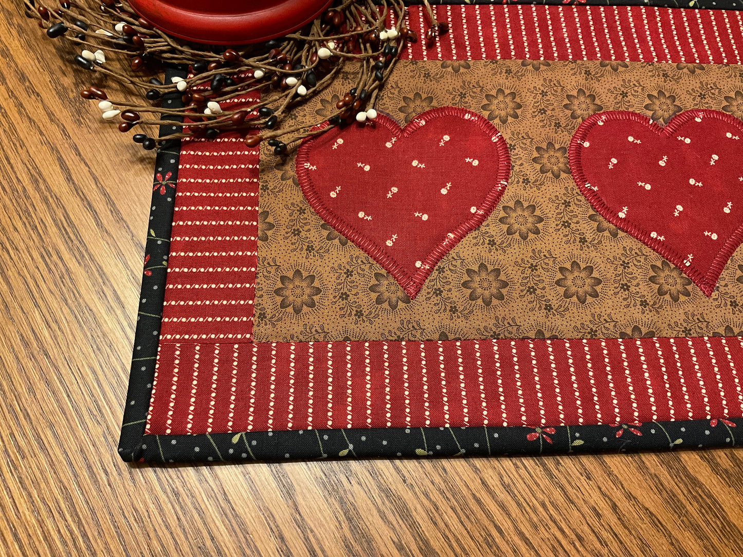 Valentine Primitive Farmhouse Heart Table Runner Item 1837