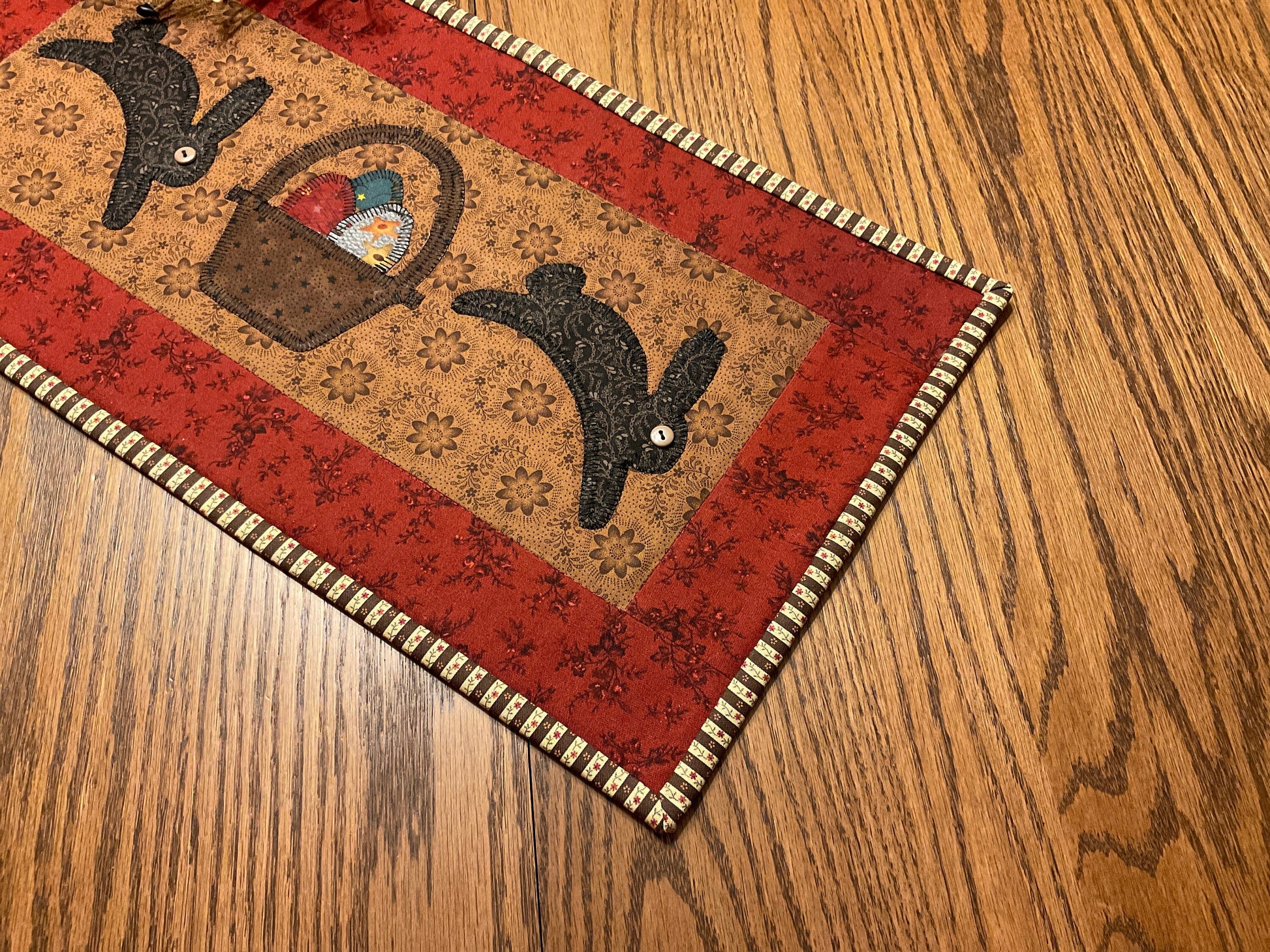 Primitive Farmhouse Easter Bunny Table Runner Item #1872